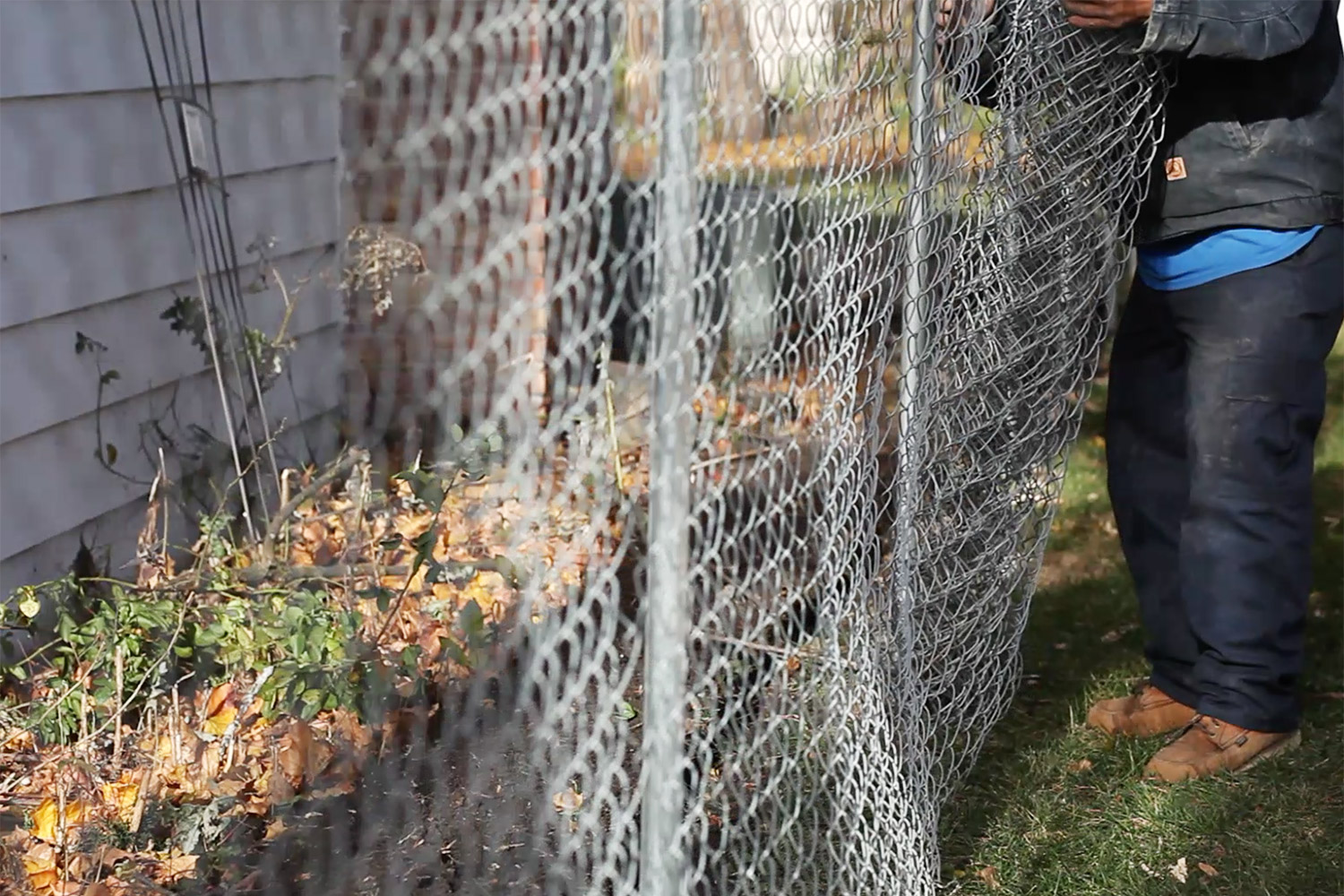 Unroll construction chain link fence